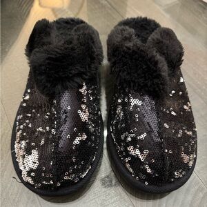 New black sequence shoe/slipppers size 11 fuzzy inside comfy